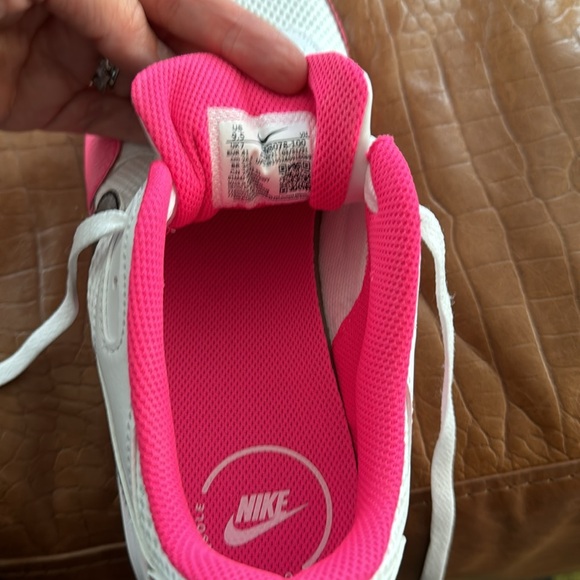 Nike shoes size women’s 9.5 - Picture 6 of 7